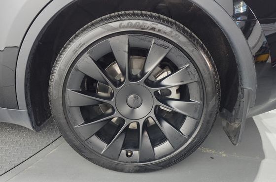 Tesla Model Y RWD — пробег 34 610 км — фото 5 из 5