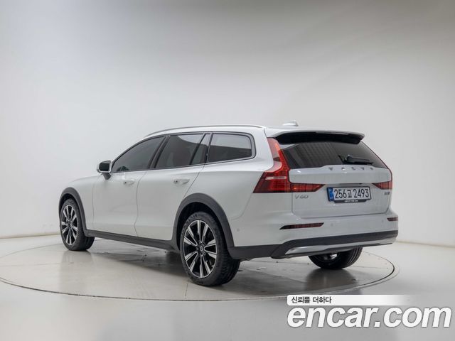 Volvo V60 B5 Ultra AWD — пробег 1 516 км — фото 4 из 5