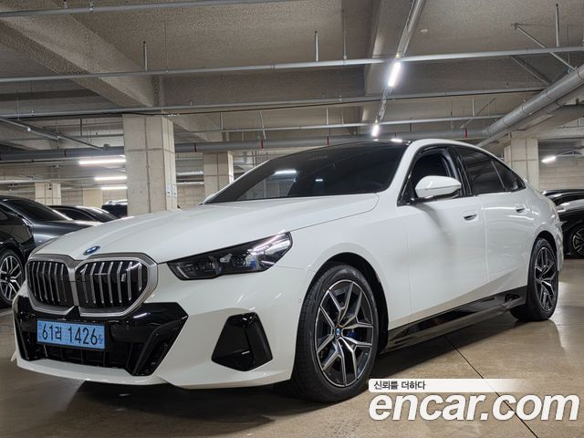 BMW i5 xDrive 40 M Sport — пробег 4 695 км — фото 1 из 5
