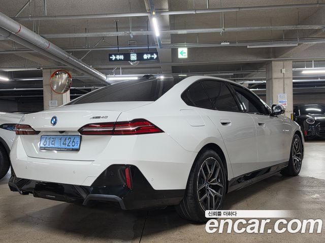 BMW i5 xDrive 40 M Sport — пробег 4 695 км — фото 2 из 5