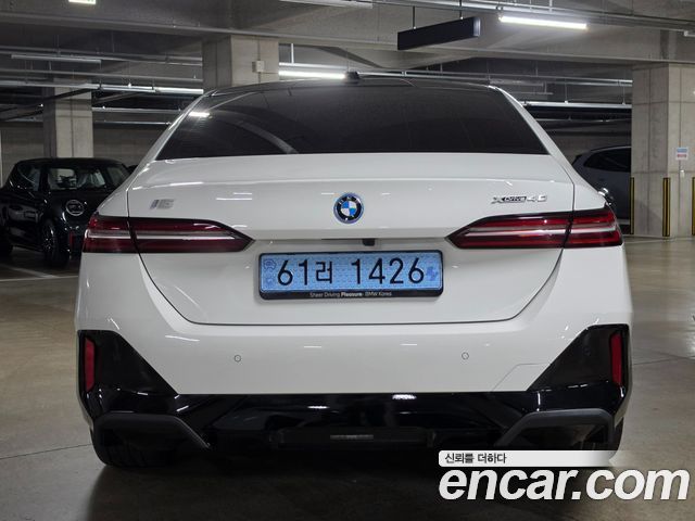 BMW i5 xDrive 40 M Sport — пробег 4 695 км — фото 4 из 5