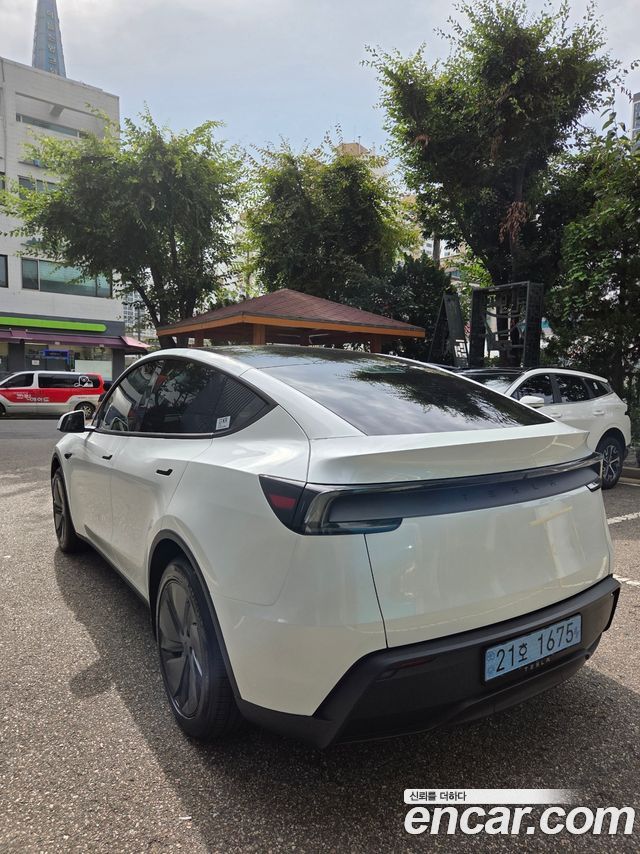 Tesla Model Y Premium RWD — пробег 600 км — фото 4 из 5