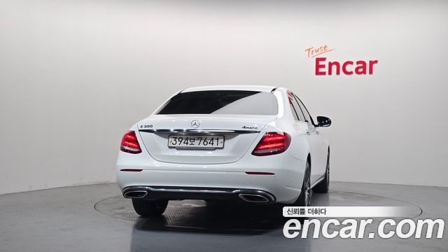 Mercedes-Benz E-Class E300 4MATIC Avnatgarde — пробег 120 355 км — фото 4 из 5