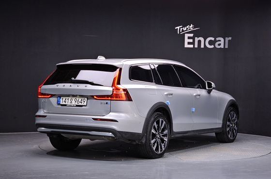 Volvo V60 B5 Ultimate AWD — пробег 39 223 км — фото 2 из 5