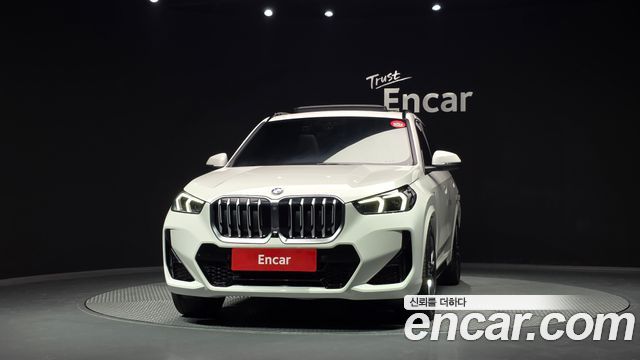 BMW X1 xDrive 20i M Sport — пробег 15 585 км — фото 3 из 5