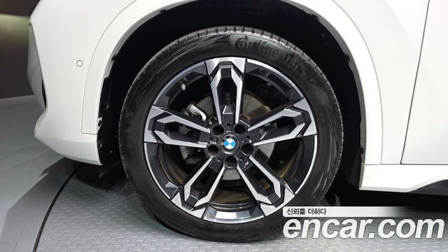 BMW X1 xDrive 20i M Sport — пробег 15 585 км — фото 5 из 5