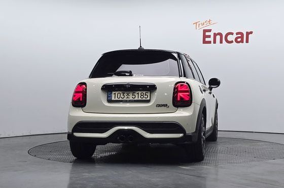 Mini Cooper 5Door Classic Launch Pack Third Generation — пробег 6 797 км — фото 4 из 5
