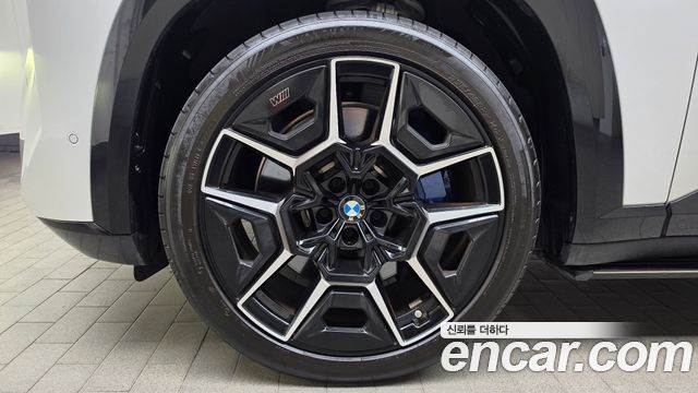 BMW XM 4.4 — пробег 11 414 км — фото 5 из 5