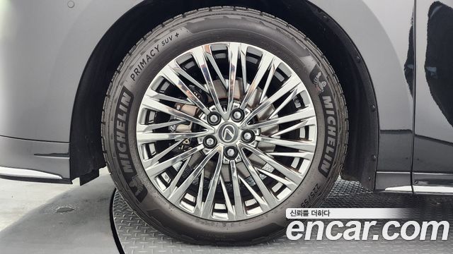 Lexus LM 500h Executive — пробег 5 570 км — фото 5 из 5