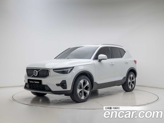 Volvo XC40 B4 Ultra Bright — пробег 14 130 км — фото 1 из 5