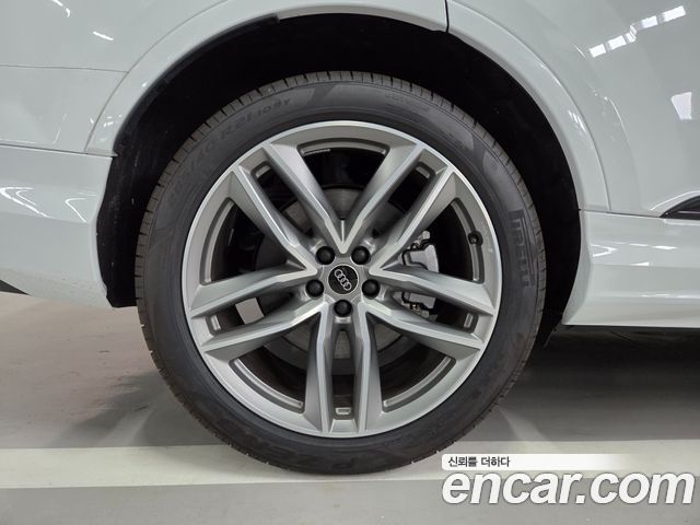 Audi Q7 55 TFSI Quattro Premium — пробег 890 км — фото 5 из 5