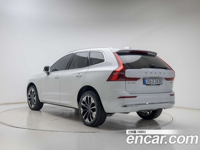 Volvo XC60 T8 Ultra Bright — пробег 3 736 км — фото 2 из 5
