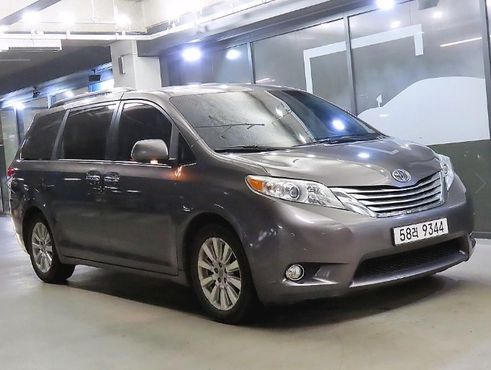 Toyota Sienna 3.5 — пробег 179 422 км — фото 1 из 5
