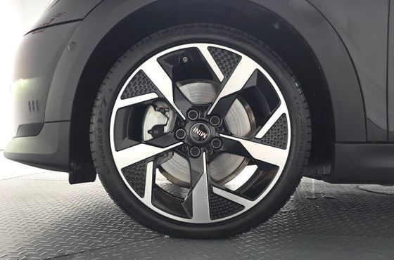 Mini Cooper Favoured — пробег 2 277 км — фото 5 из 5