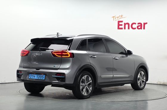Kia Niro Noblesse — пробег 77 636 км — фото 2 из 5