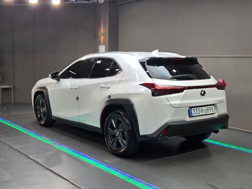 Lexus UX 2.0 2WD — пробег 22 172 км — фото 4 из 5