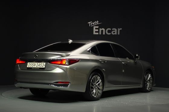 Lexus ES Executive — пробег 38 356 км — фото 2 из 5