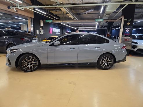 BMW 5-Series 523d xDrive M Sport — пробег 5 000 км — фото 2 из 5