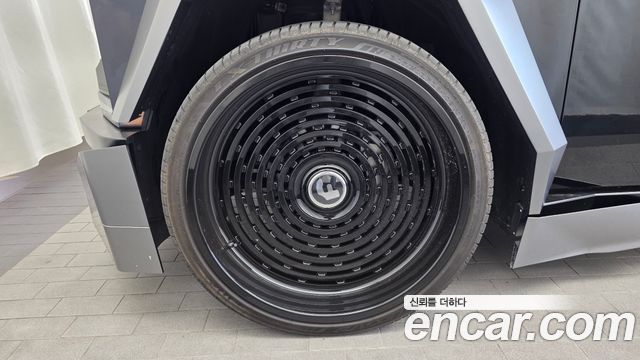 Tesla Cybertruck AWD — пробег 29 978 км — фото 5 из 5