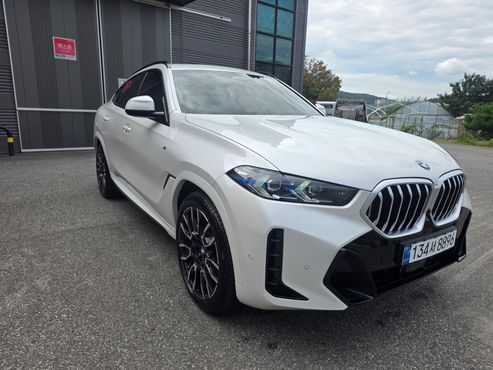 BMW X6 xDrive40i M Sport — пробег 635 км — фото 3 из 5
