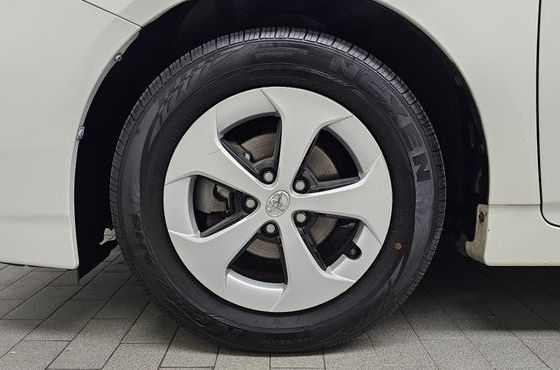 Toyota Prius 1.8 E — пробег 67 122 км — фото 5 из 5