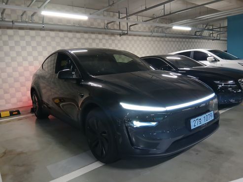 Tesla Model Y Premium RWD — пробег 1 824 км — фото 3 из 5