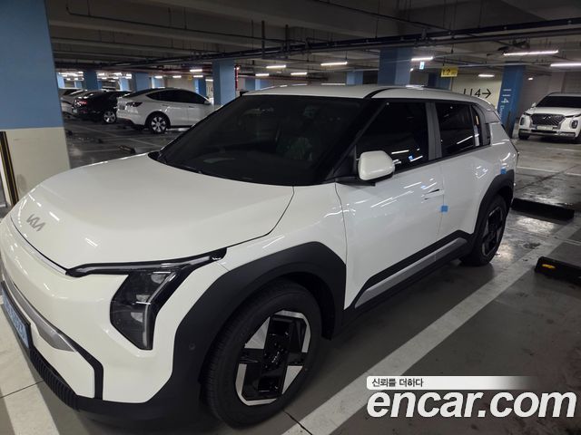 Kia EV3 Long Range 2WD AIr — пробег 1 100 км — фото 2 из 5