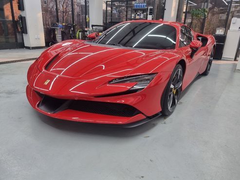 Ferrari SF90 4.0 — пробег 8 557 км — фото 4 из 5
