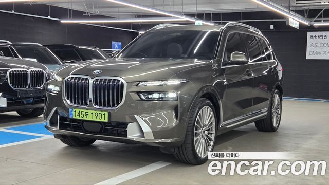 BMW X7 xDrive 40i Design Pure Excellence 7-Seater — пробег 4 650 км — фото 1 из 5