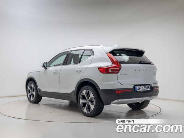 Volvo XC40 B4 Ultra Bright — пробег 805 км — фото 4 из 5