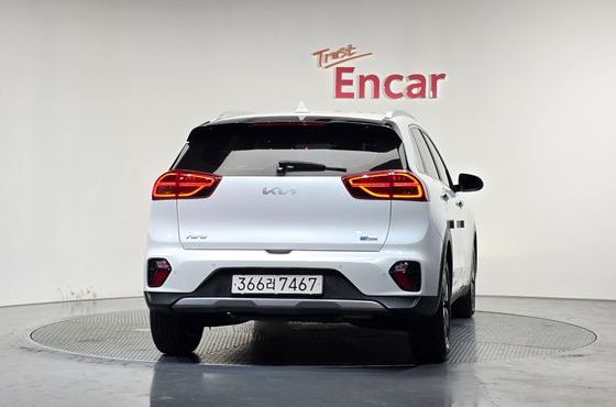 Kia Niro 1.6 HEV Prestige — пробег 97 039 км — фото 4 из 5