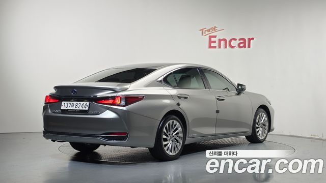 Lexus ES Luxury Plus — пробег 63 450 км — фото 2 из 5