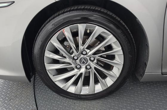 Lexus ES Luxury Plus — пробег 63 450 км — фото 5 из 5