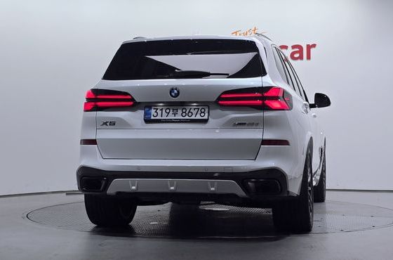 BMW X5 xDrive 40i M sports Onlie Exclusive Edition — пробег 8 781 км — фото 4 из 5