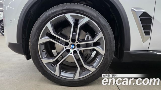 BMW X5 xDrive 40i xLine — пробег 9 011 км — фото 5 из 5