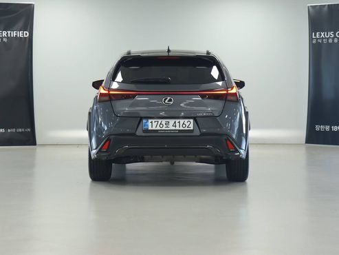 Lexus UX 2.0 F-Sport 2WD — пробег 4 358 км — фото 4 из 5