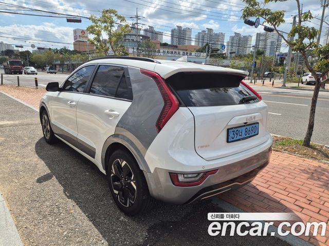 Kia Niro Earth — пробег 58 718 км — фото 2 из 5