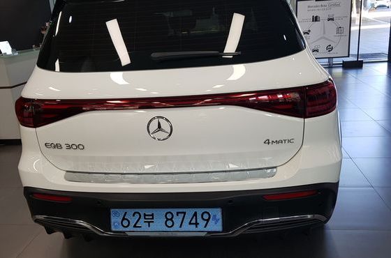 Mercedes-Benz EQB EQB300 4MATIC AMG Line — пробег 14 664 км — фото 4 из 5