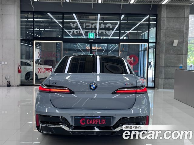 BMW i7 M70 xDrive — пробег 49 700 км — фото 2 из 5