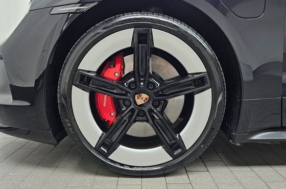 Porsche Taycan GTS — пробег 13 224 км — фото 5 из 5