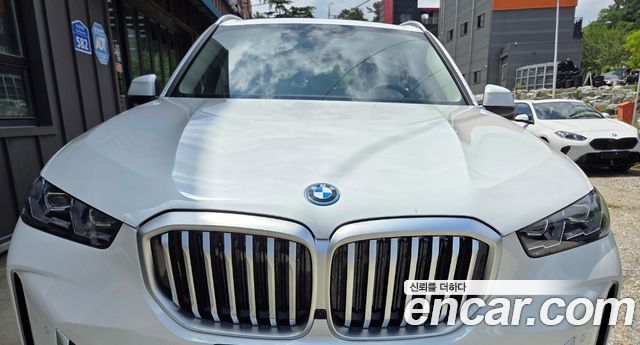 BMW X5 xDrive 50e M Sport — пробег 780 км — фото 1 из 5