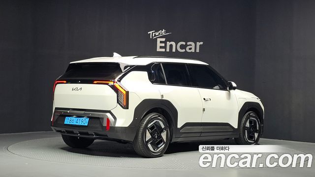 Kia EV3 Long Range 2WD Earth — пробег 105 145 км — фото 2 из 5