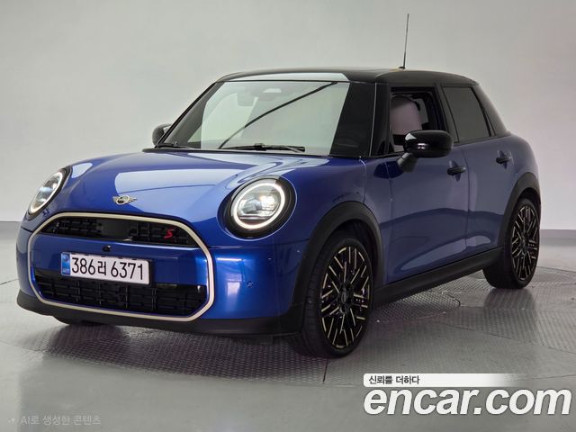 Mini Cooper 5 Door Favoured — пробег 9 858 км — фото 1 из 5