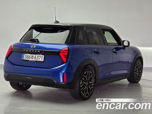 Mini Cooper 5 Door Favoured — пробег 9 858 км — фото 2 из 5