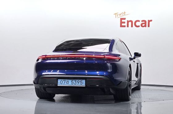 Porsche Taycan 4S — пробег 78 893 км — фото 4 из 5
