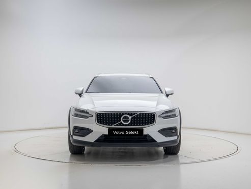 Volvo V60 B5 Ultra AWD — пробег 6 896 км — фото 2 из 5