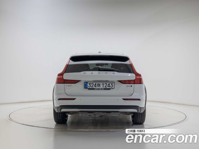 Volvo V60 B5 Ultra AWD — пробег 6 896 км — фото 5 из 5