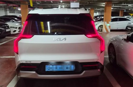 Kia EV9 Long Range 4WD Earth — пробег 31 400 км — фото 3 из 5