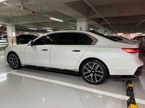 BMW 7-Series 740i xDrive M Sport — пробег 33 000 км — фото 4 из 5