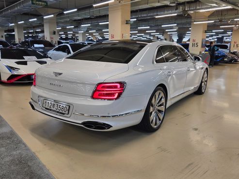 Bentley Flying Spur 4.0 — пробег 28 500 км — фото 5 из 5